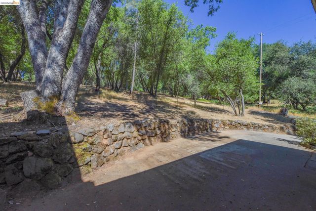 21882 El Oso Way, Sonora, CA 95370