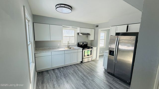 307 E Southside Ct, Louisville, KY 40214