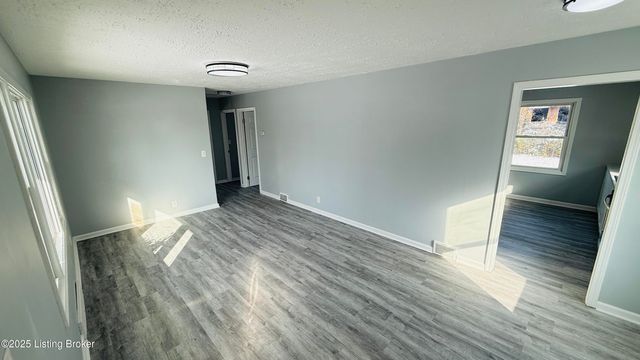 307 E Southside Ct, Louisville, KY 40214