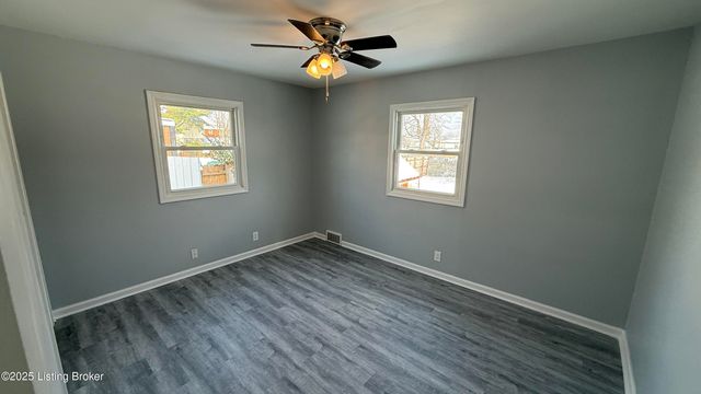 307 E Southside Ct, Louisville, KY 40214