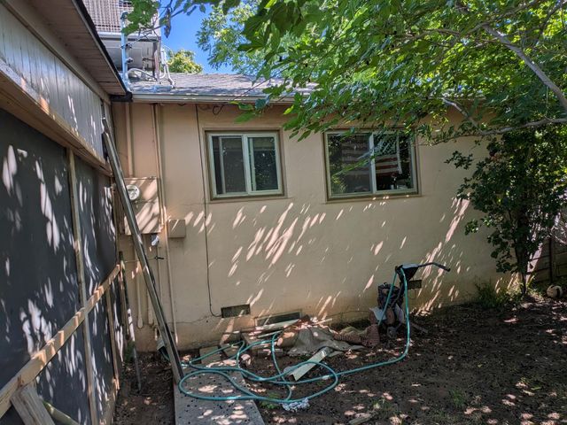 2052 Delma Way, Sacramento, CA 95825