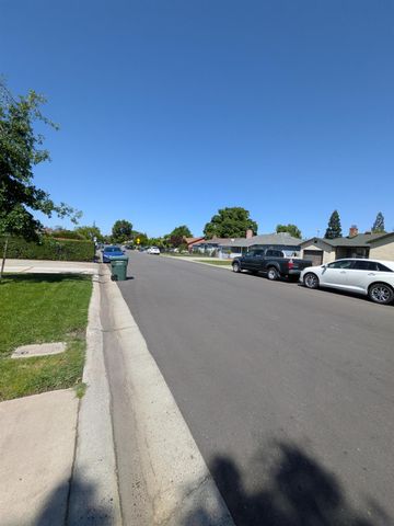 2052 Delma Way, Sacramento, CA 95825