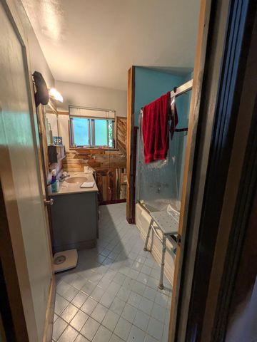 2052 Delma Way, Sacramento, CA 95825