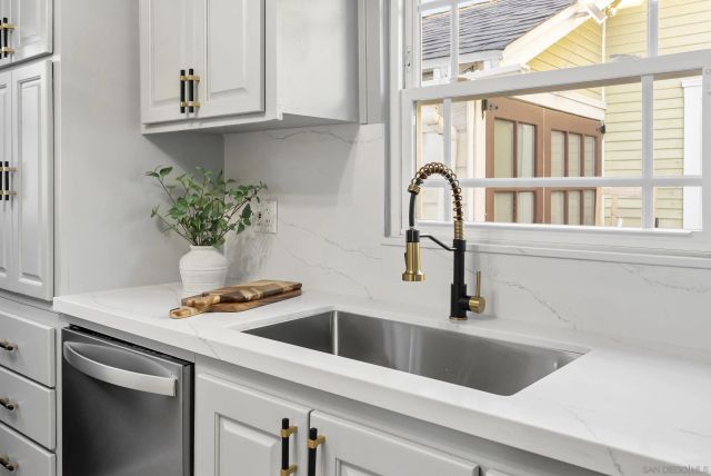 2730 Monroe Ave, San Diego, CA 92116