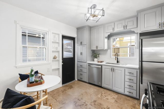 2730 Monroe Ave, San Diego, CA 92116