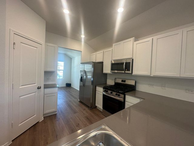 453 Alamito Ave, Kyle, TX 78640