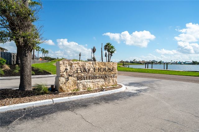 1703 Bayhouse, Rockport, TX 78382