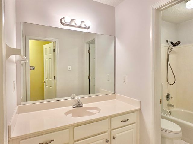 9162 OLD BROOK CV, Memphis, TN 38018