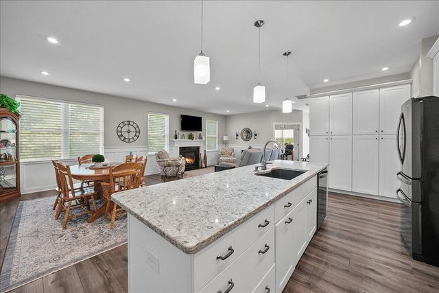 40 N Prairie Parkway, Valparaiso, IN 46385