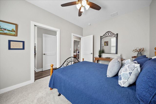 40 N Prairie Parkway, Valparaiso, IN 46385