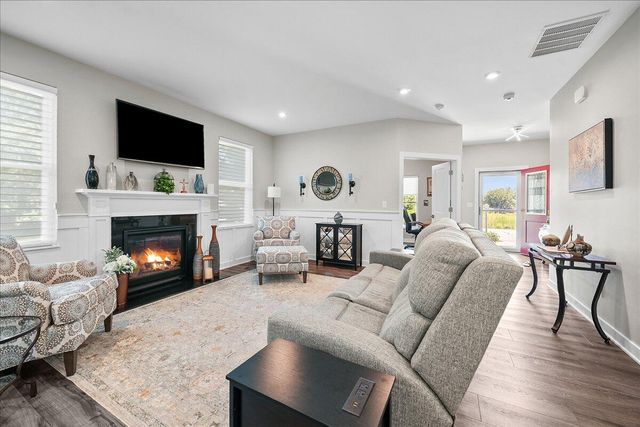 40 N Prairie Parkway, Valparaiso, IN 46385