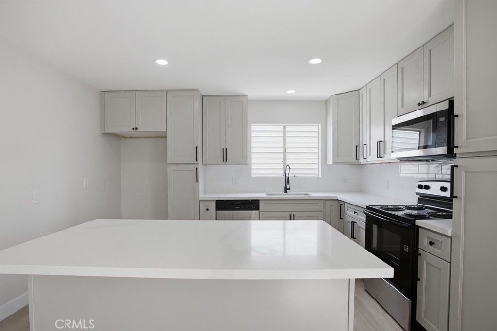 Image 15 of property listing at 41674 Mayberry Avenue, Hemet, CA 92544