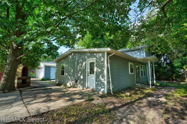 9353 Old Lee Road, Green Oak Township, MI 48116