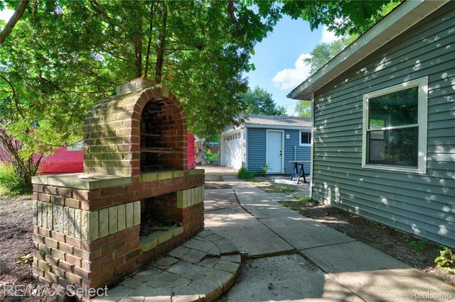 9353 Old Lee Road, Green Oak Township, MI 48116