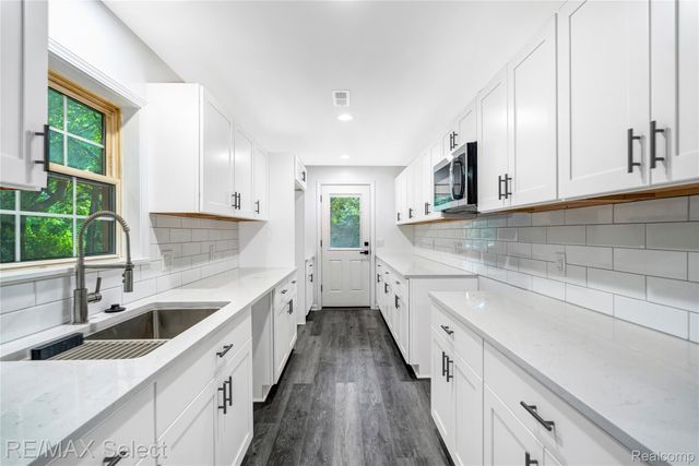 9353 Old Lee Road, Green Oak Township, MI 48116