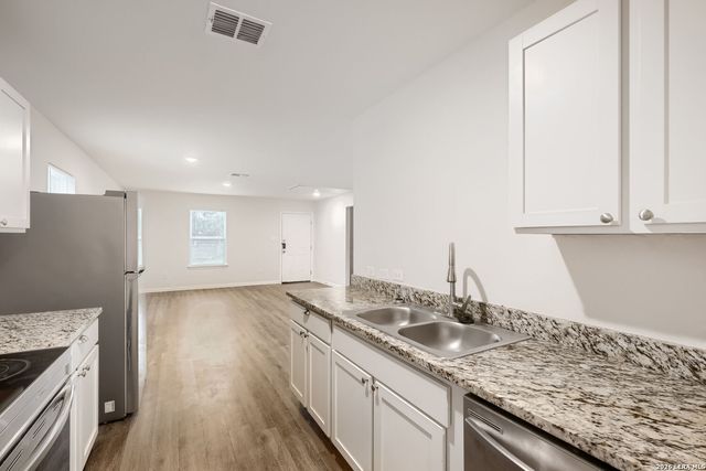 707 Sewanee St, San Antonio, TX 78210