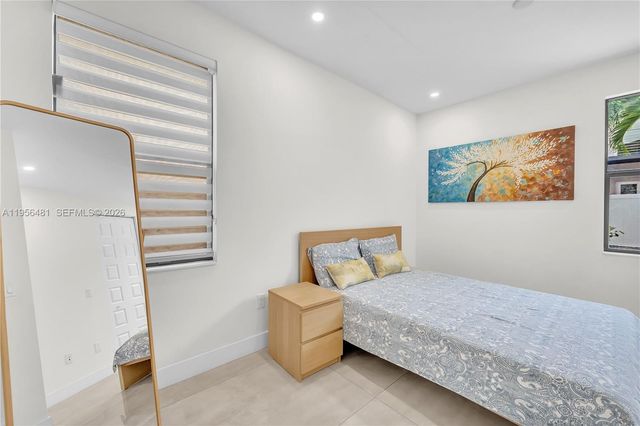 10250 NW 76th Ter, Doral, FL 33178