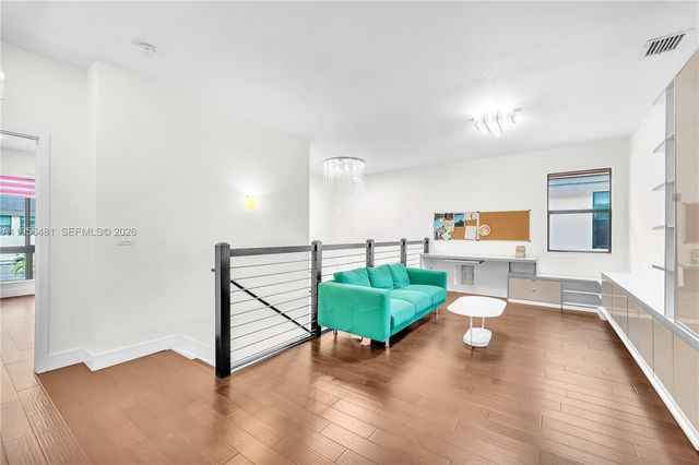 10250 NW 76th Ter, Doral, FL 33178