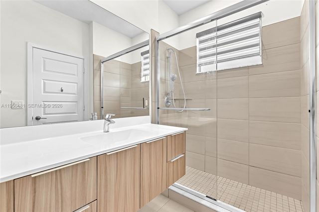 10250 NW 76th Ter, Doral, FL 33178