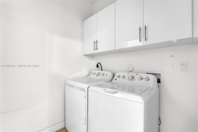 10250 NW 76th Ter, Doral, FL 33178