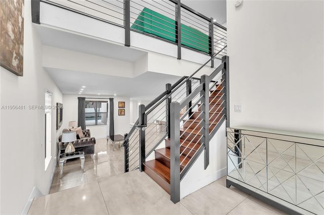 10250 NW 76th Ter, Doral, FL 33178