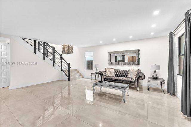 10250 NW 76th Ter, Doral, FL 33178