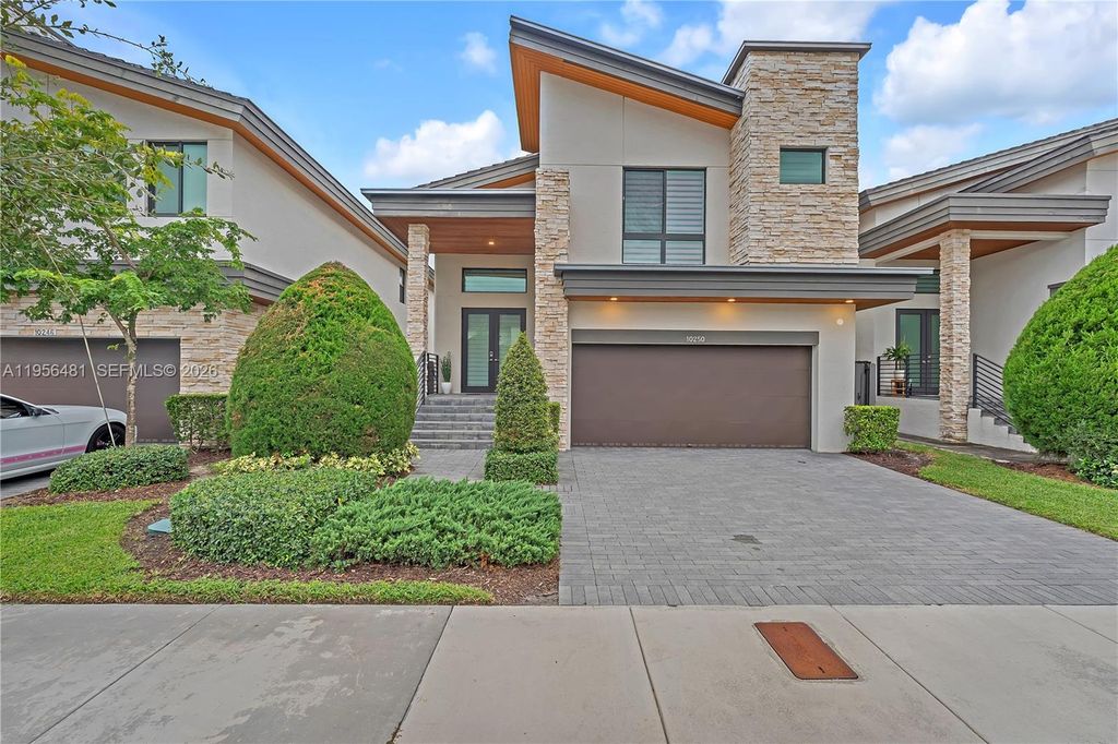 10250 NW 76th Ter, Doral, FL 33178