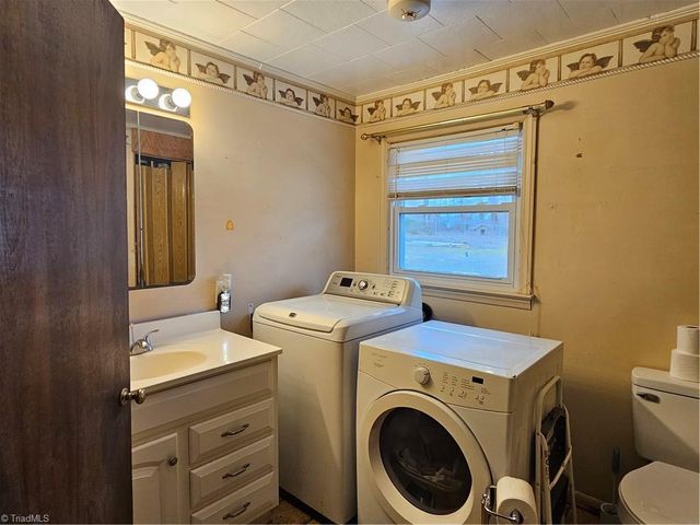 930 Walker Street, Reidsville, NC 27320