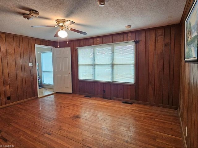 930 Walker Street, Reidsville, NC 27320