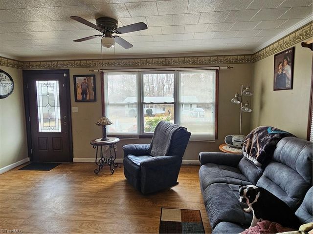 930 Walker Street, Reidsville, NC 27320