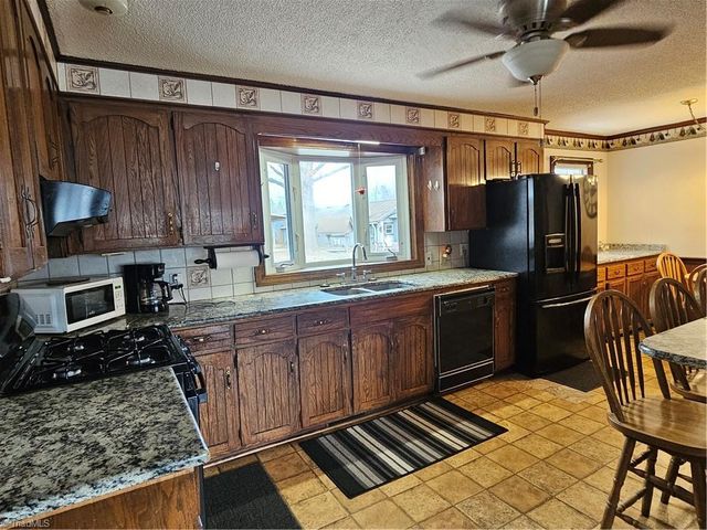 930 Walker Street, Reidsville, NC 27320