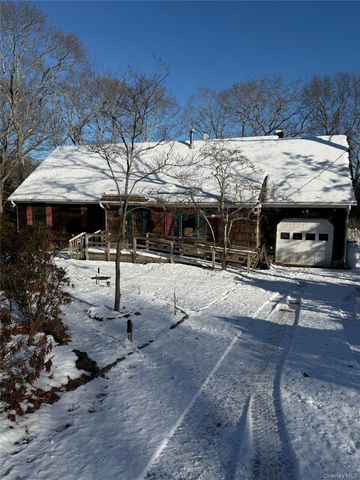 3 Fairview Road, Hampton Bays, NY 11946