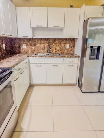 906 SW 74th Avenue, North Lauderdale, FL 33068