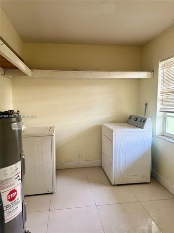 906 SW 74th Avenue, North Lauderdale, FL 33068