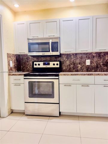 906 SW 74th Avenue, North Lauderdale, FL 33068