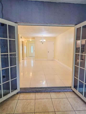 906 SW 74th Avenue, North Lauderdale, FL 33068