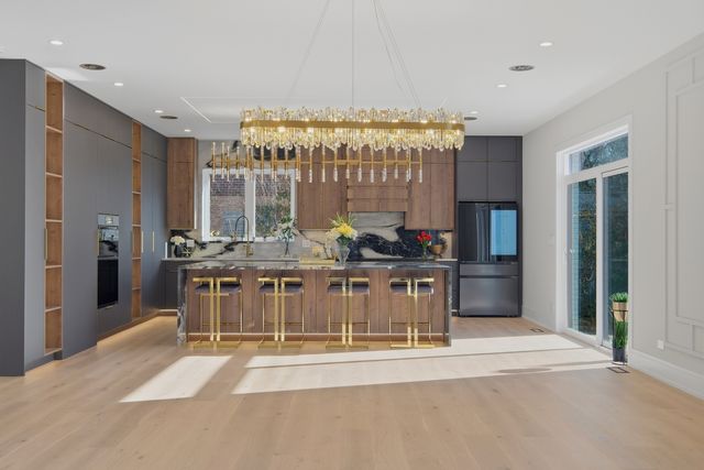 2108 N Chestnut N Chestnut Avenue, Arlington Heights, IL 60004