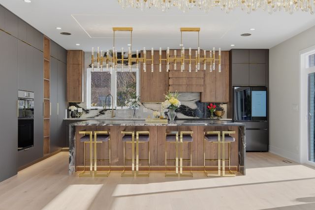 2108 N Chestnut N Chestnut Avenue, Arlington Heights, IL 60004