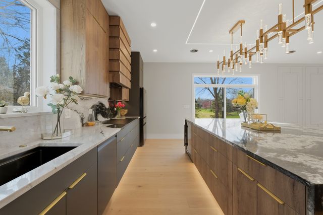 2108 N Chestnut N Chestnut Avenue, Arlington Heights, IL 60004