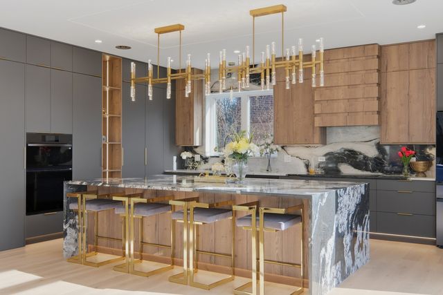 2108 N Chestnut N Chestnut Avenue, Arlington Heights, IL 60004