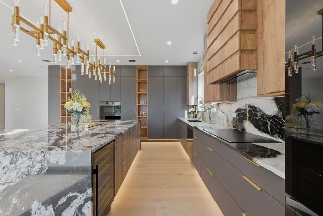 2108 N Chestnut N Chestnut Avenue, Arlington Heights, IL 60004