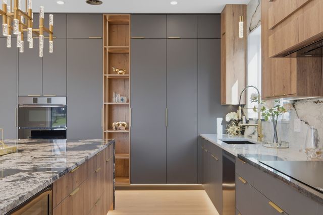 2108 N Chestnut N Chestnut Avenue, Arlington Heights, IL 60004