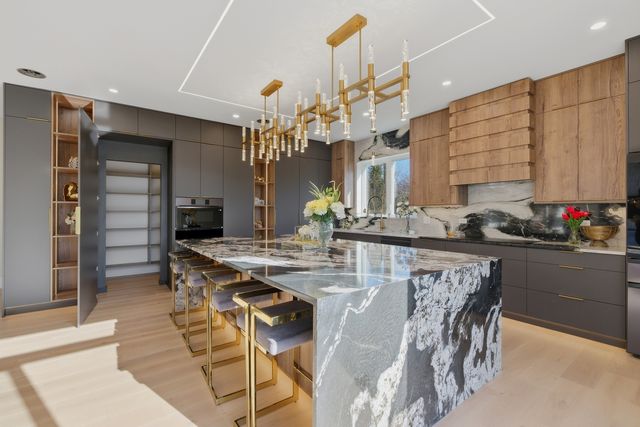 2108 N Chestnut N Chestnut Avenue, Arlington Heights, IL 60004