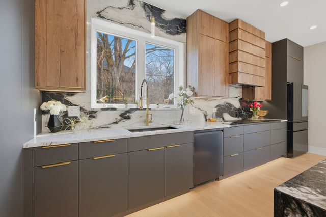 2108 N Chestnut N Chestnut Avenue, Arlington Heights, IL 60004