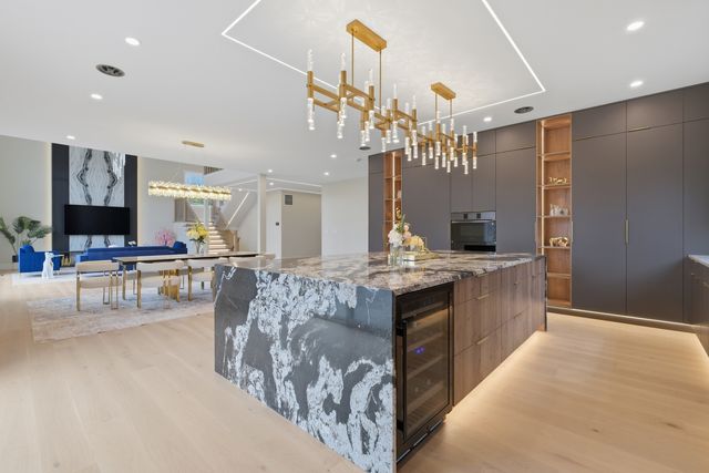 2108 N Chestnut N Chestnut Avenue, Arlington Heights, IL 60004