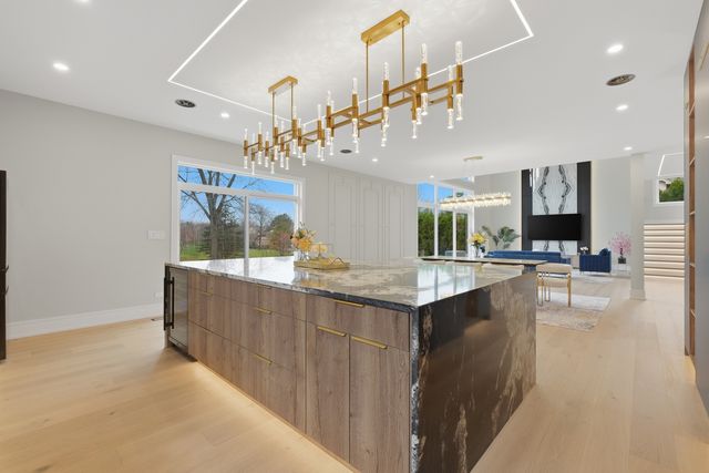 2108 N Chestnut N Chestnut Avenue, Arlington Heights, IL 60004