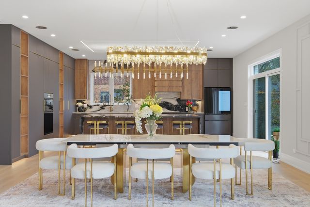 2108 N Chestnut N Chestnut Avenue, Arlington Heights, IL 60004