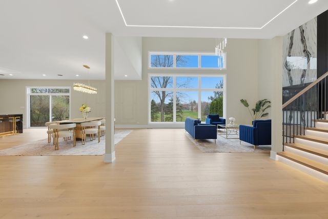 2108 N Chestnut N Chestnut Avenue, Arlington Heights, IL 60004