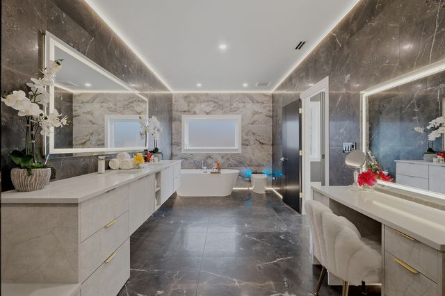 2108 N Chestnut N Chestnut Avenue, Arlington Heights, IL 60004