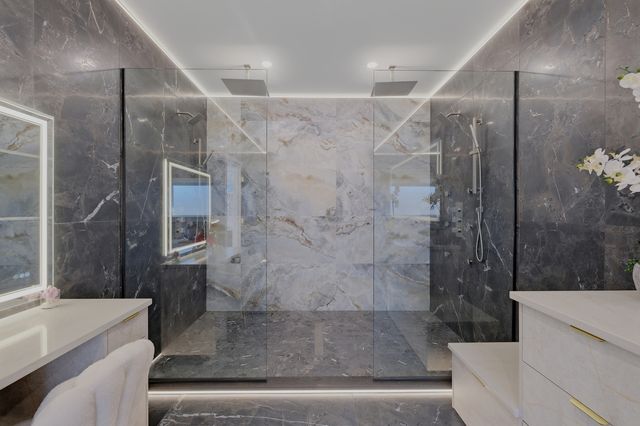 2108 N Chestnut N Chestnut Avenue, Arlington Heights, IL 60004